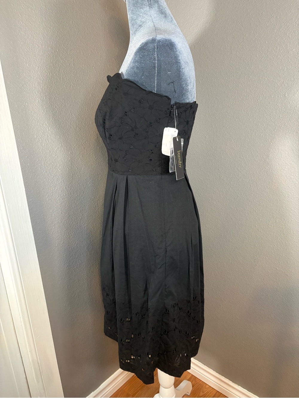 NWT Laundry Strapless Black Eyelet Dress Size 6 - Picture 6 of 11